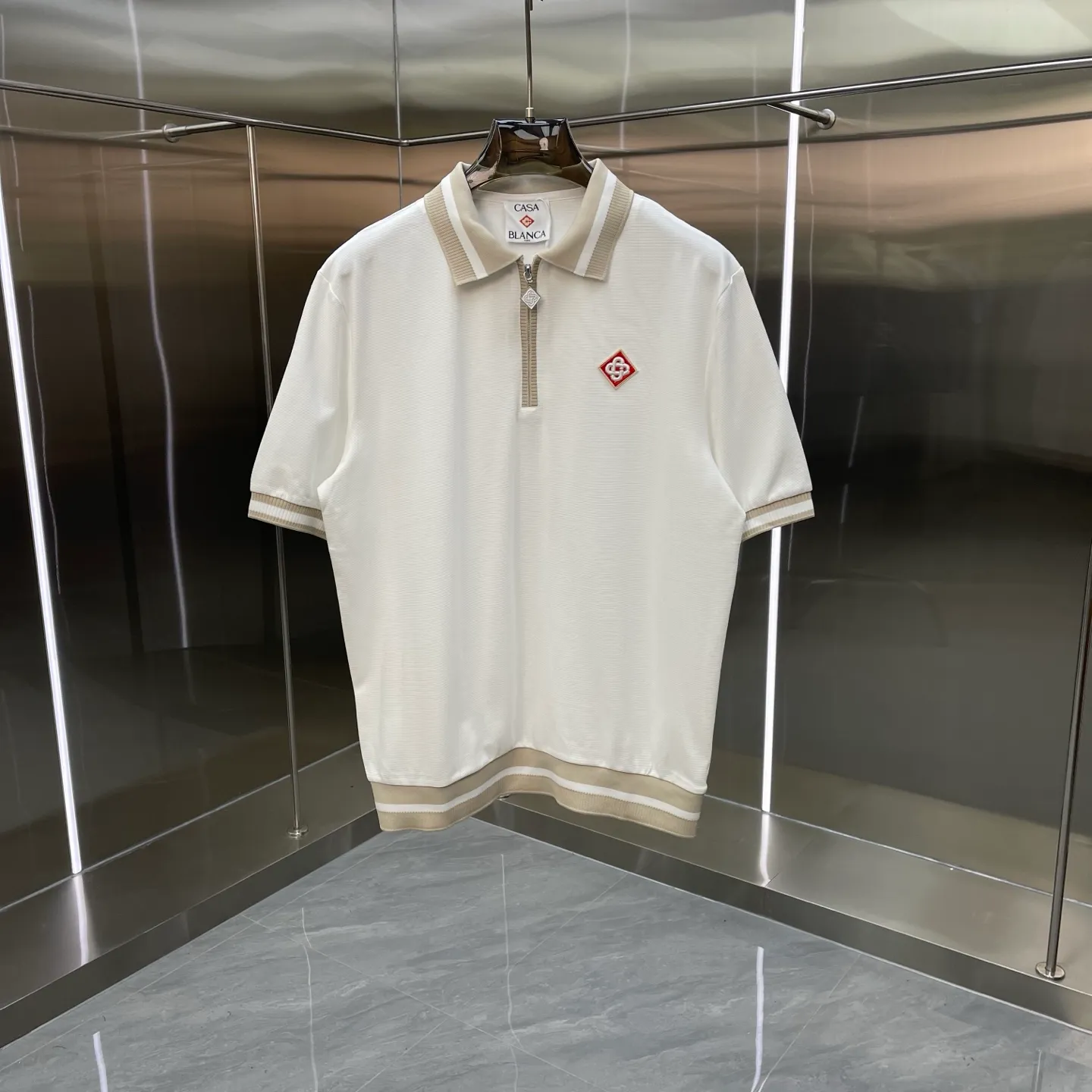 New Arrival Casablanca Casablanca POLOClassic Series is made of high-definition fabrics that will not shrink or fade. Comfortable to the touch, cool and breathable, the texture is super strong and a must-have for fashionable men and women. Exclusively available in In Stock! Color: White Size: M L XL XXL